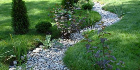 Jak vyrobit suchý proud: přehled moderních nápadů a možností použití dekorativního prvku v krajinném designu (105 fotografií)